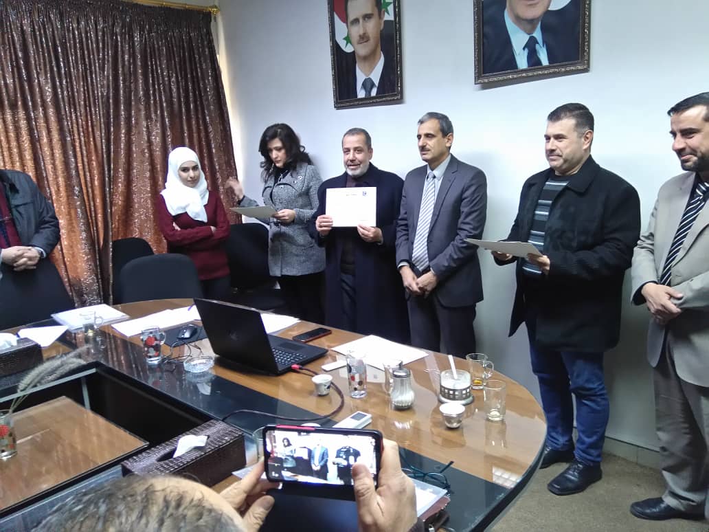 تكريم أعضاء اللجنة الفنية الفرعية للحليب