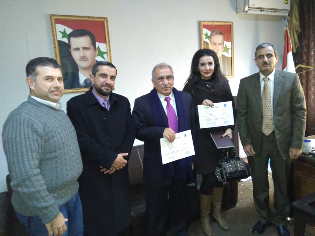 تكريم رئيس ونائب رئيس لجنة الزيوت